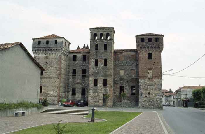 Castello di Ozegna (www.claudiocolombo.net)