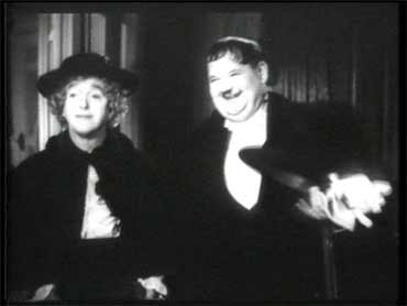 Noi siamo le colonne (A Chump At Oxford) - Laurel & Hardy