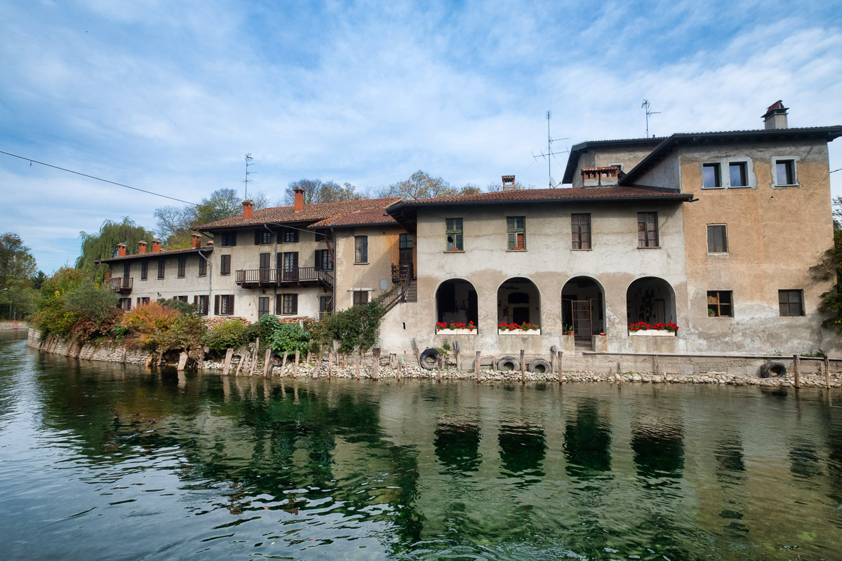 Bikeway along the Naviglio Grande at Castelletto di Cuggiono